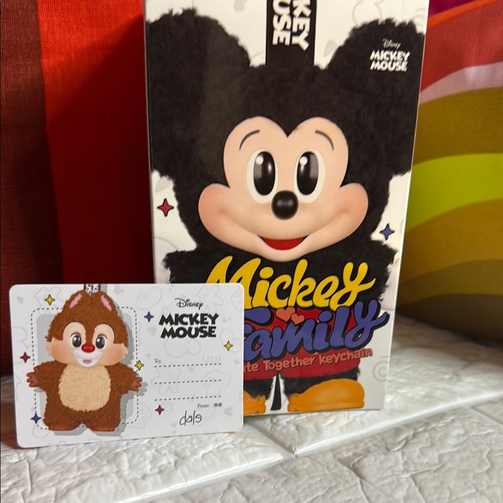 Confirmed Dale from Mickey and Family Keychain with Chip Design - Picture 5 of 6